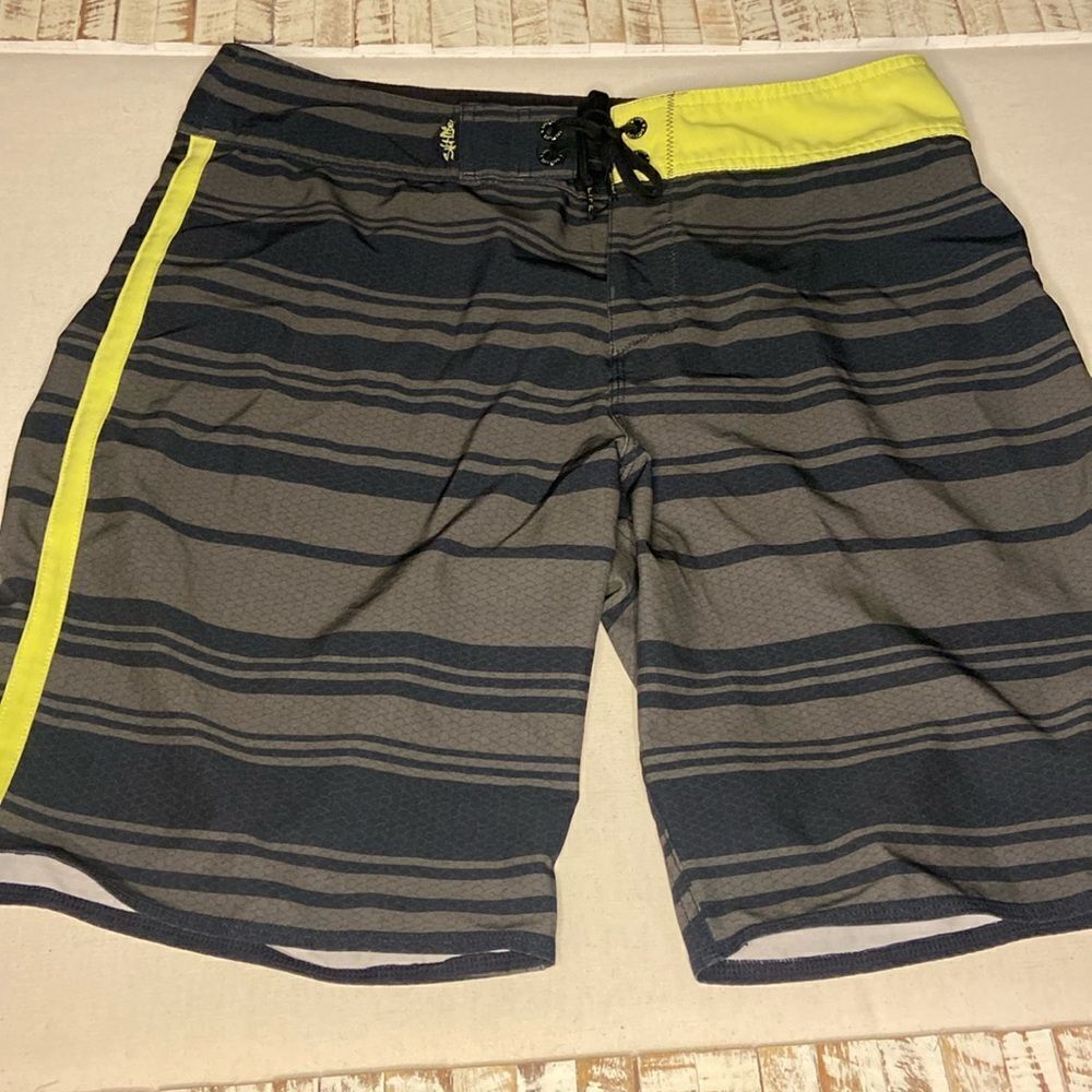 Salt life swim trunks Size 32 SLX-QD vapor stretch